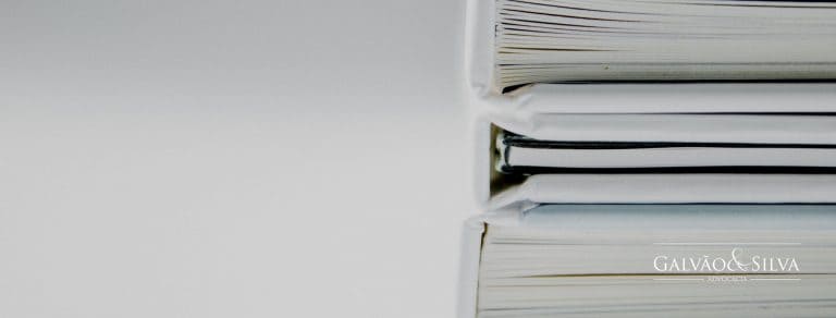 Advogado tem fé pública para autenticar documentos?