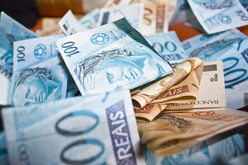 Restaurante será indenizado por difamação de empregado no Facebook Restaurante será indenizado por difamação de empregado no Facebook