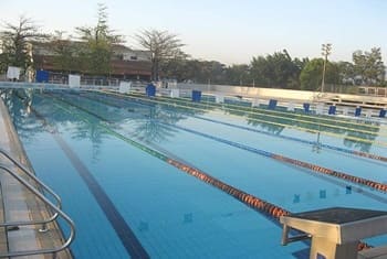 Escola é condenada a indenizar pais de menina que morreu afogada na piscina Escola é condenada a indenizar pais de menina que morreu afogada na piscina