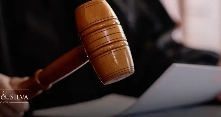 Tribunal do Júri: Quais Crimes São Julgados e Como Funciona