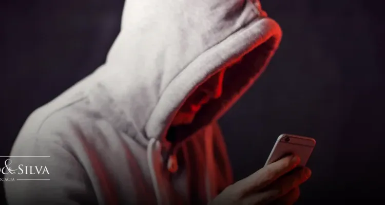 Nudes e Direito Penal: o que é crime e como agir 