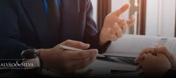 O que é capacidade postulatória e como afeta seu processo?