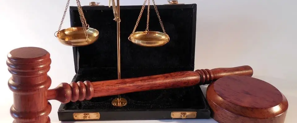 Diferenças entre Advogado de Defesa e de Acusação