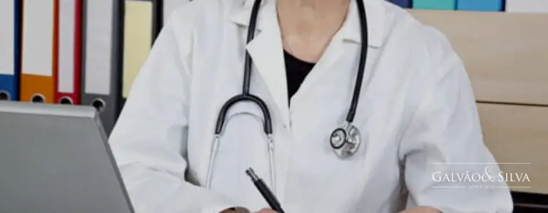 Como o médico deve agir em casos de denúncias perante Conselho de Classe?